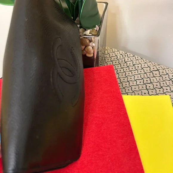 CHANEL AUTHENTIC PRE-LOVED and PRE-OWNED WALLET - Picture 7 of 11